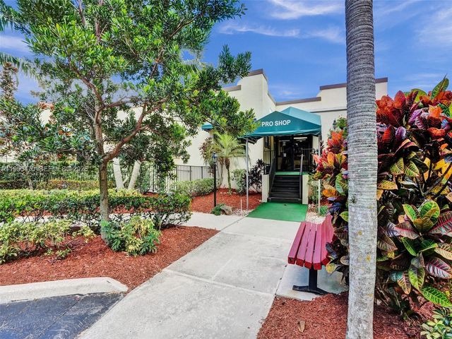 9451 Live Oak Pl 102, Davie, FL 33324