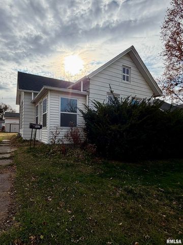 907 11TH Avenue South, Clinton, IA 52732