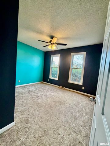 907 11TH Avenue South, Clinton, IA 52732