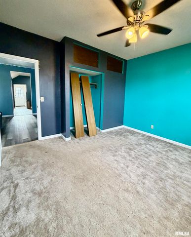 907 11TH Avenue South, Clinton, IA 52732