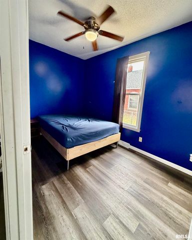 907 11TH Avenue South, Clinton, IA 52732