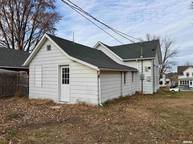 907 11TH Avenue South, Clinton, IA 52732