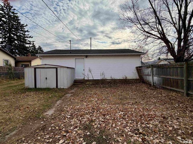 907 11TH Avenue South, Clinton, IA 52732