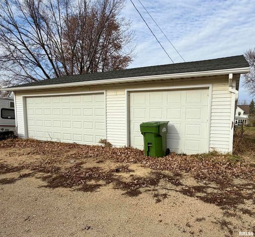 907 11TH Avenue South, Clinton, IA 52732