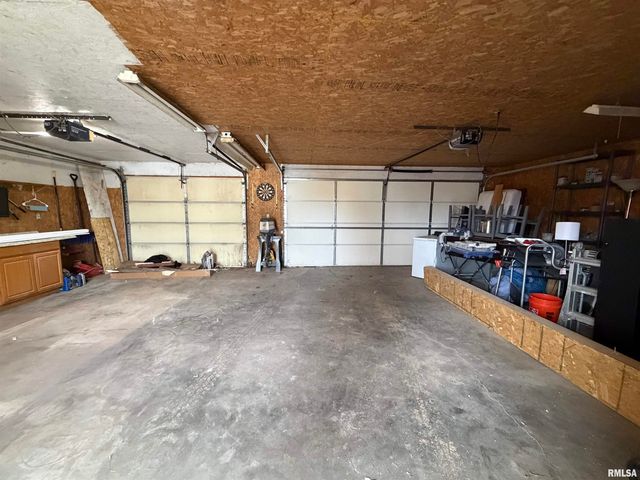 907 11TH Avenue South, Clinton, IA 52732