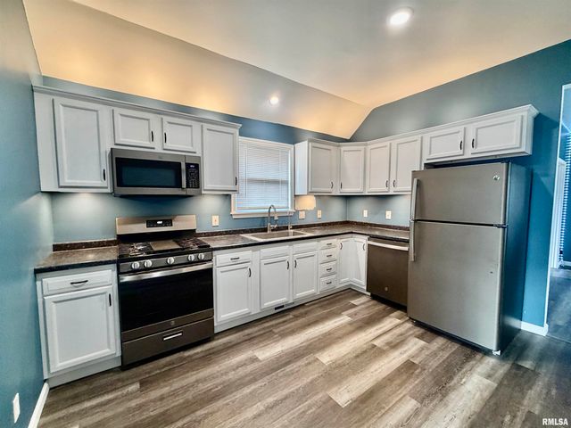 907 11TH Avenue South, Clinton, IA 52732