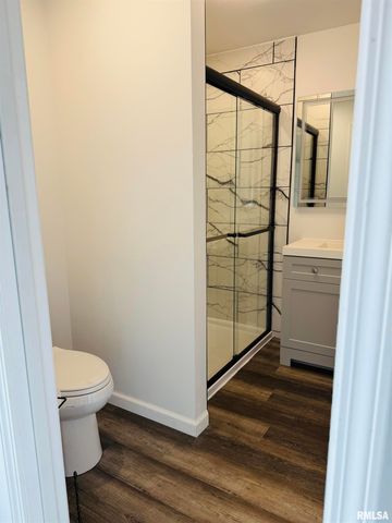 907 11TH Avenue South, Clinton, IA 52732