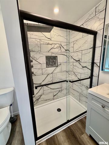 907 11TH Avenue South, Clinton, IA 52732