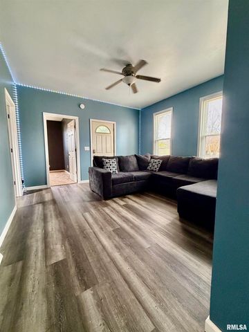 907 11TH Avenue South, Clinton, IA 52732