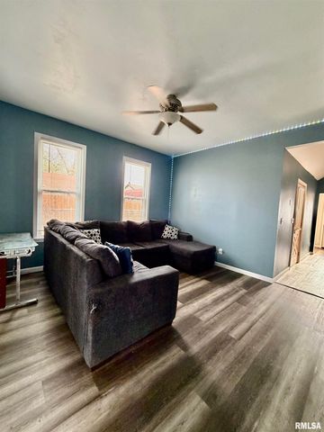 907 11TH Avenue South, Clinton, IA 52732