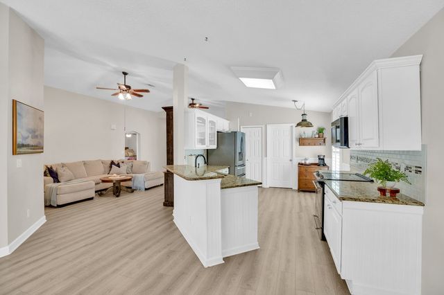 589 Willow Court, Sebastian, FL 32958
