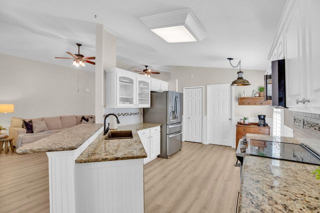 589 Willow Court, Sebastian, FL 32958