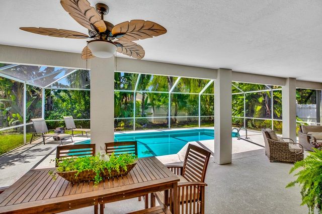589 Willow Court, Sebastian, FL 32958