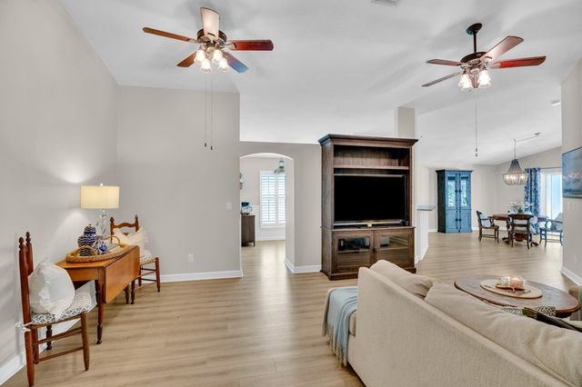 589 Willow Court, Sebastian, FL 32958