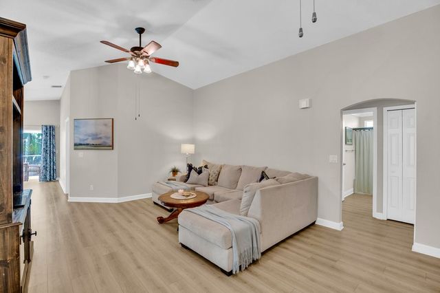 589 Willow Court, Sebastian, FL 32958