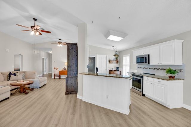 589 Willow Court, Sebastian, FL 32958