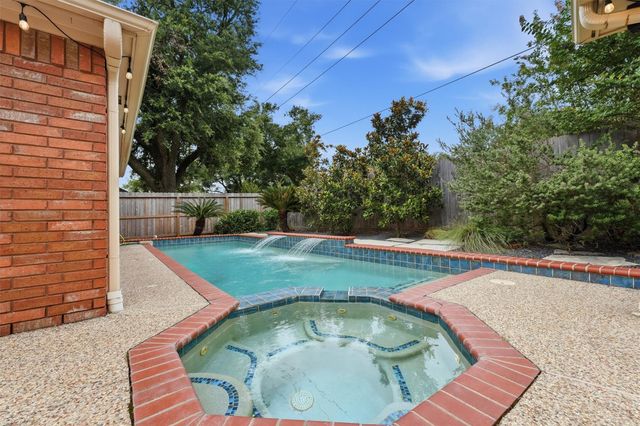 15718 Echo Lodge Drive, Houston, TX 77095