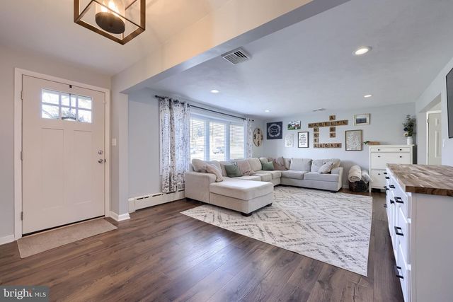 140 RIDGEFIELD DR, York, PA 17403