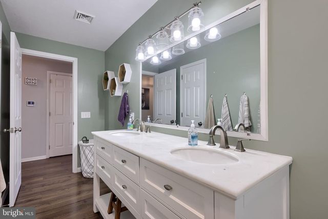 140 RIDGEFIELD DR, York, PA 17403