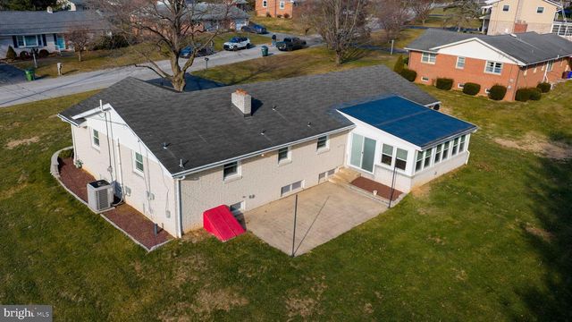 140 RIDGEFIELD DR, York, PA 17403