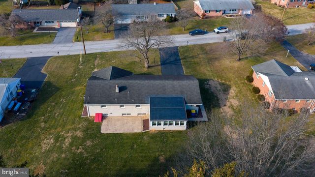 140 RIDGEFIELD DR, York, PA 17403