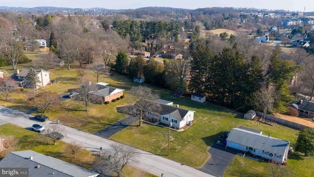 140 RIDGEFIELD DR, York, PA 17403