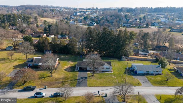 140 RIDGEFIELD DR, York, PA 17403