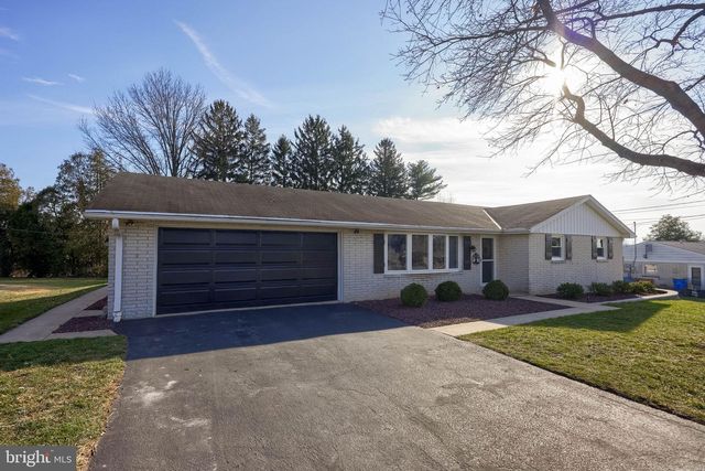 140 RIDGEFIELD DR, York, PA 17403