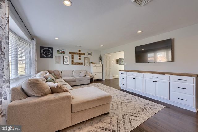 140 RIDGEFIELD DR, York, PA 17403