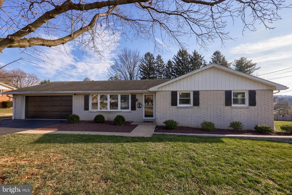 140 RIDGEFIELD DR, York, PA 17403