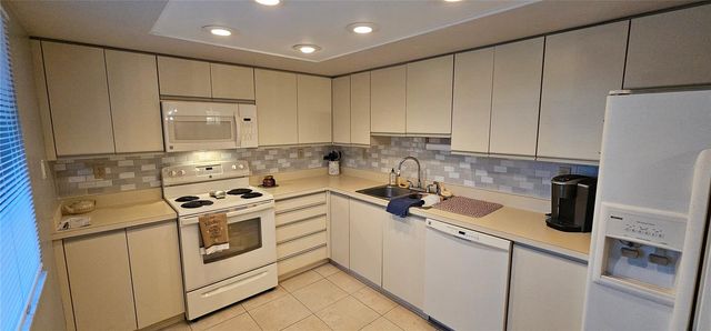 3078 EASTLAND BOULEVARD 107, Clearwater, FL 33761