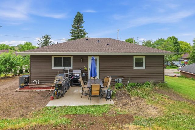 118 Highland AVENUE, Iron Ridge, WI 53035