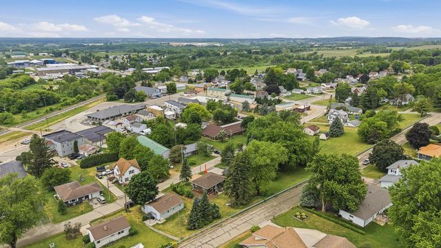 118 Highland AVENUE, Iron Ridge, WI 53035