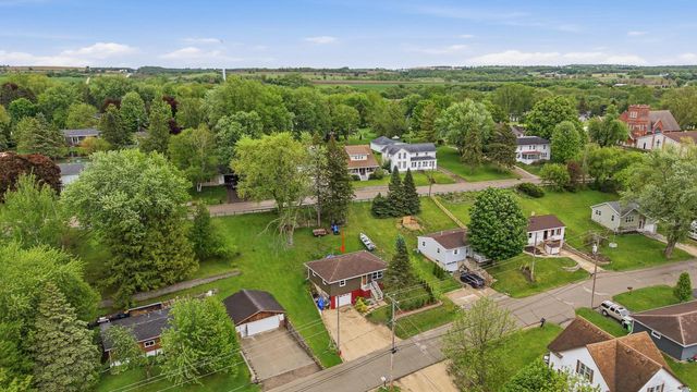 118 Highland AVENUE, Iron Ridge, WI 53035