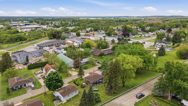 118 Highland AVENUE, Iron Ridge, WI 53035