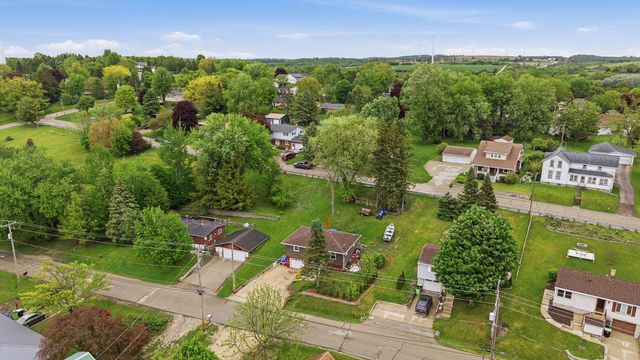 118 Highland AVENUE, Iron Ridge, WI 53035