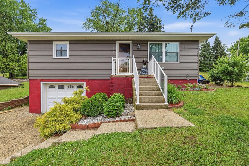 118 Highland AVENUE, Iron Ridge, WI 53035