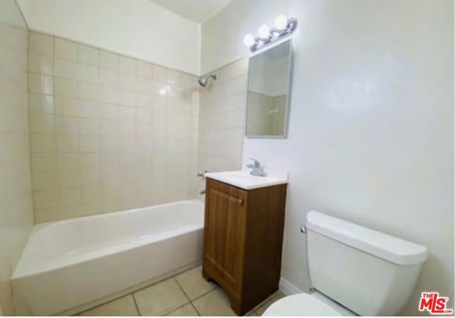 2211 S Genesee Avenue, Los Angeles, CA 90016