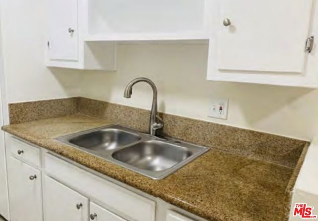 2211 S Genesee Avenue, Los Angeles, CA 90016