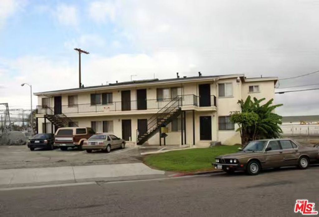 2211 S Genesee Avenue, Los Angeles, CA 90016