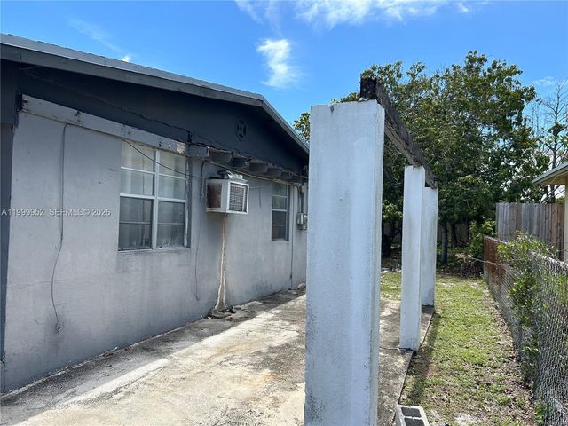 164 SW 2nd Ct, Deerfield Beach, FL 33441