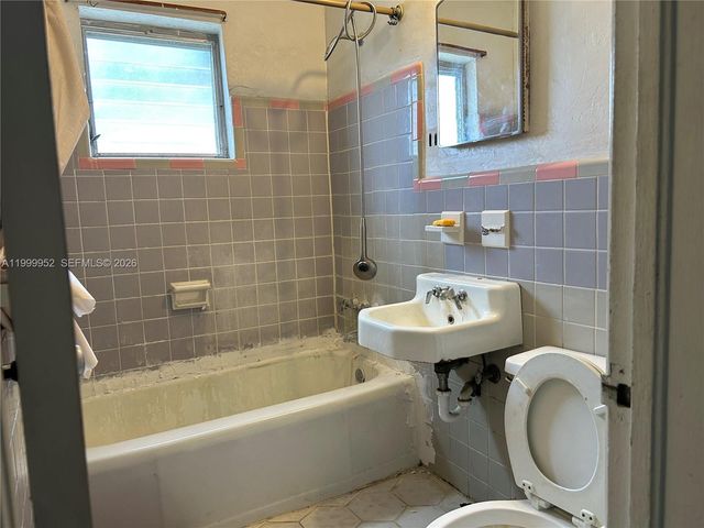 164 SW 2nd Ct, Deerfield Beach, FL 33441