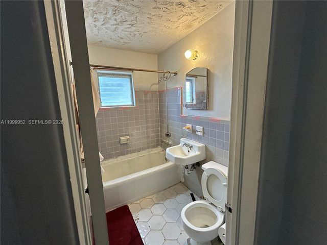 164 SW 2nd Ct, Deerfield Beach, FL 33441