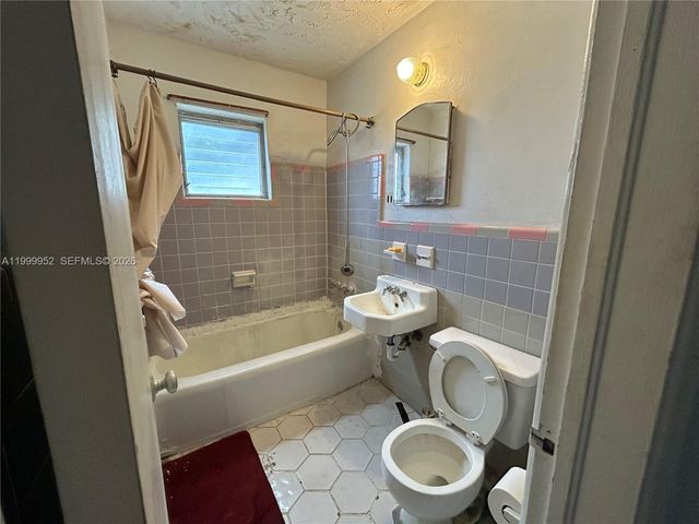 164 SW 2nd Ct, Deerfield Beach, FL 33441