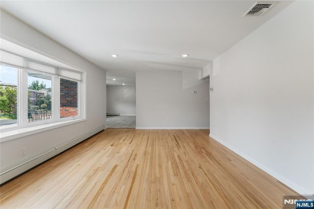 312 Glen Avenue 1st Flr, Palisades Park, NJ 07650