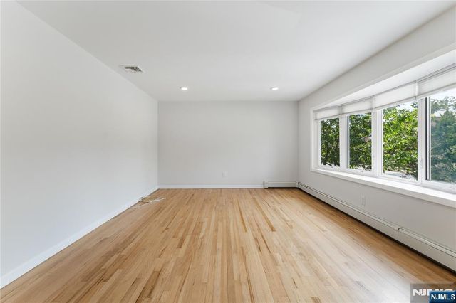312 Glen Avenue 1st Flr, Palisades Park, NJ 07650