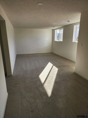 12735 S 38Th Street, Bellevue, NE 68123