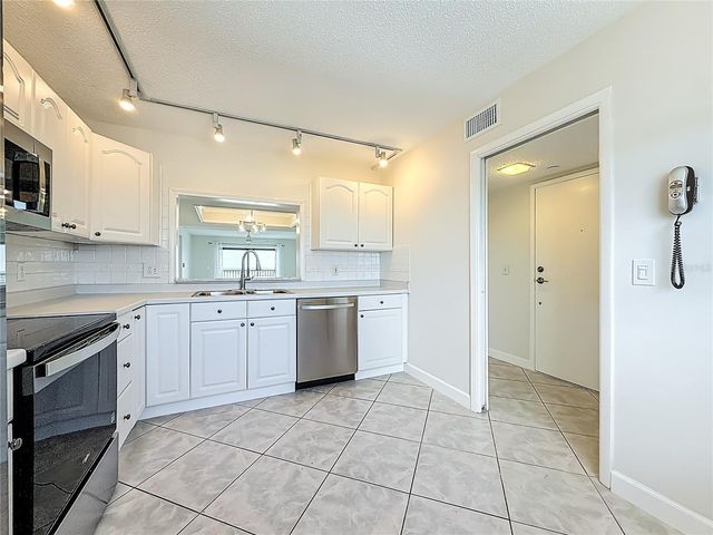 7300 SUN ISLAND DR S, 1403, South Pasadena, FL 33707