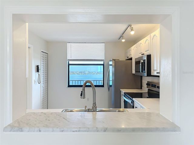 7300 SUN ISLAND DR S, 1403, South Pasadena, FL 33707