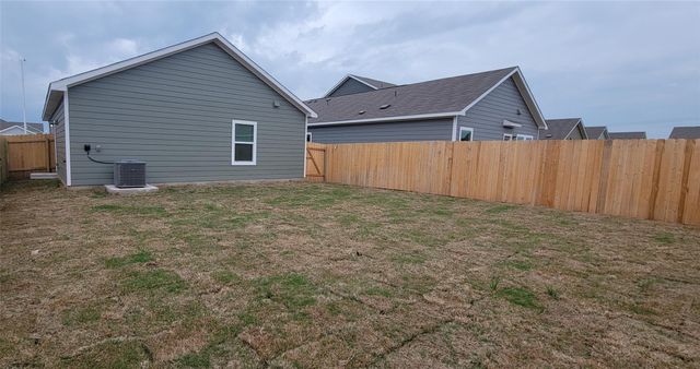 421 Bullhead RD, Bastrop, TX 78602